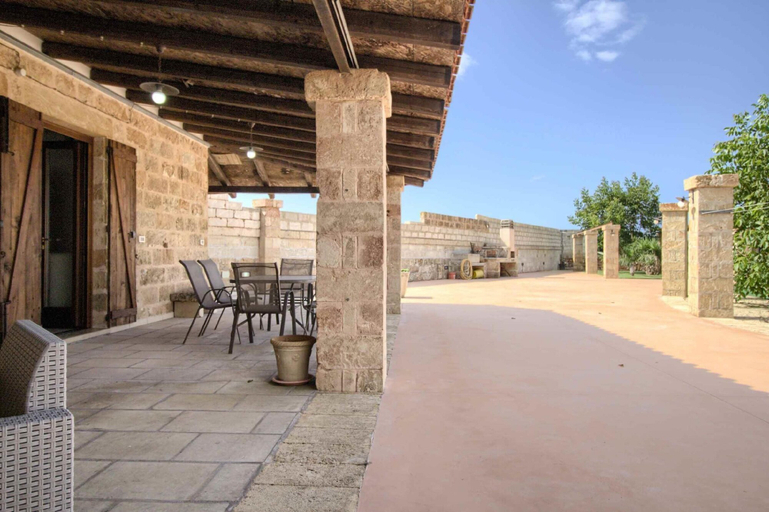 Others 5, Apt Nora -tenuta Masi, Lecce