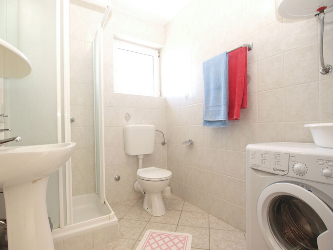 Bathroom 3, Apartment 1978, Poreč