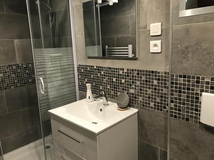 Bathroom 5, Au Sommet des Narcisses, Savoie