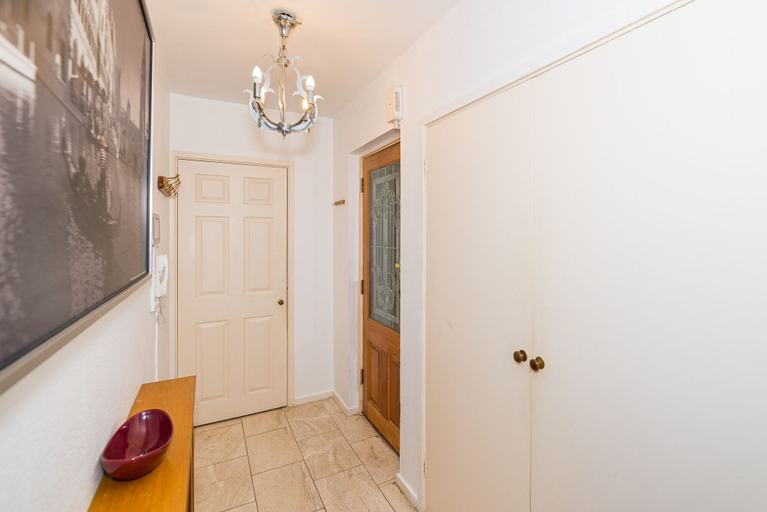 Others 4, Forest View Bright Apartment, London