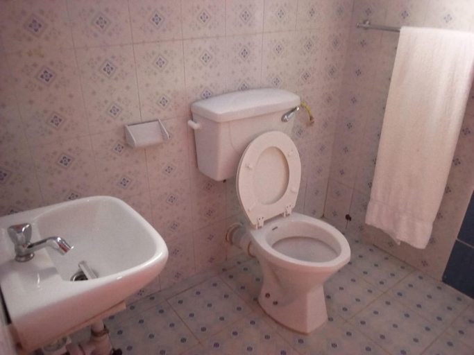 Bathroom, Ikons Hotel & Accommodation, Kiambu