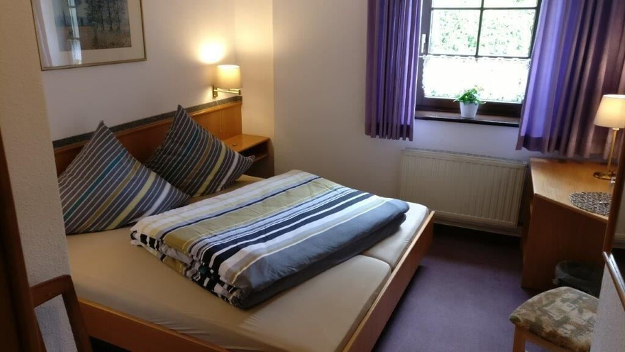 Bedroom 4, Hotel am Neumarkt, Burgenlandkreis