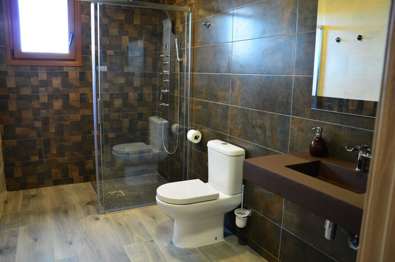 Bathroom 3, Camping El Roble, Teruel