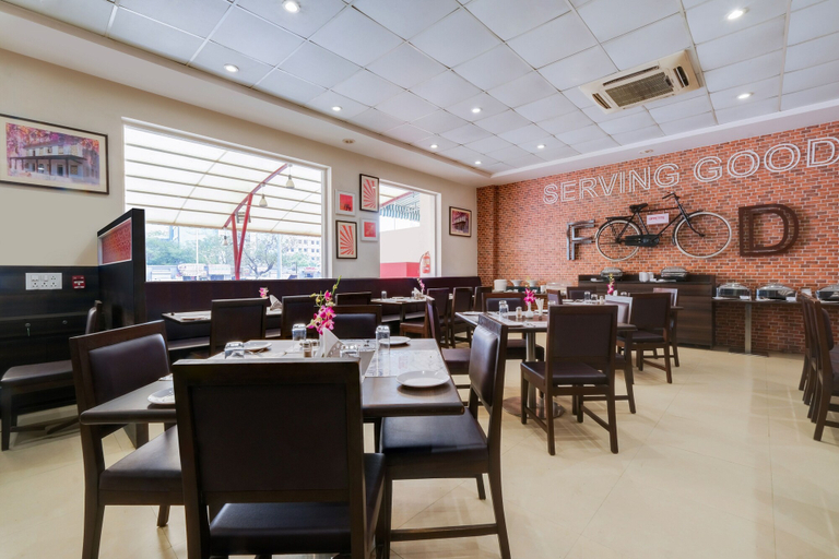 Food & Drinks 5, 7 Apple Hotel Vadodara, Vadodara
