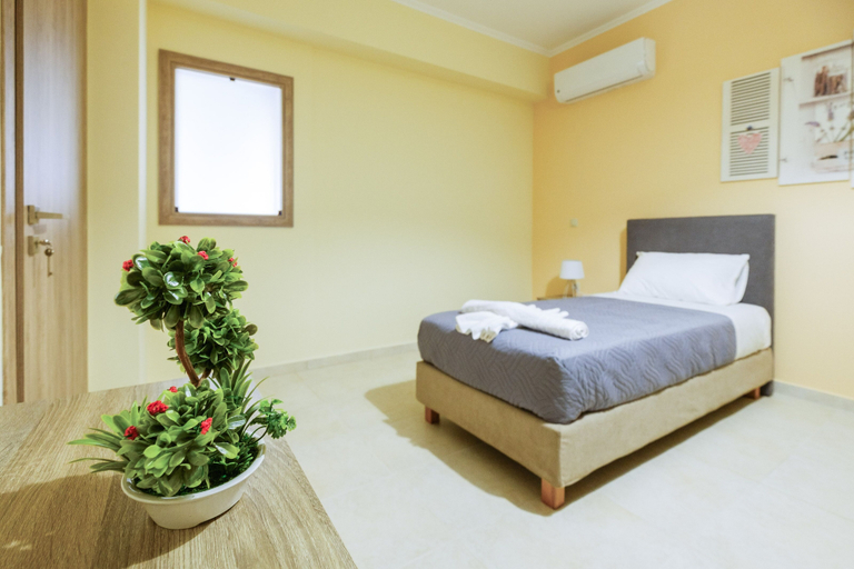 Bedroom 2, NeSo - Peter's Flat steps to Beach with Great Views, Crete