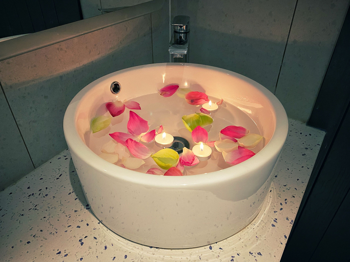 Bathroom 5, Yunfan Hotel, Phnom Penh