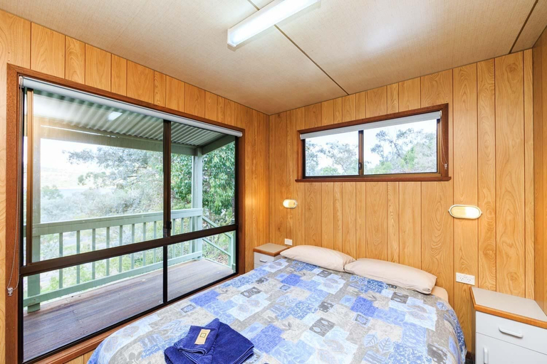 Bedroom 2, Reflections Wyangala Waters - Holiday Park, Cowra