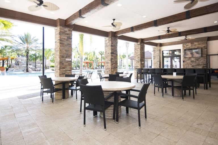 Food & Drinks 5, 20 Mins. to Disney in Solterra Resort, 7-bed, Private Pool, Polk