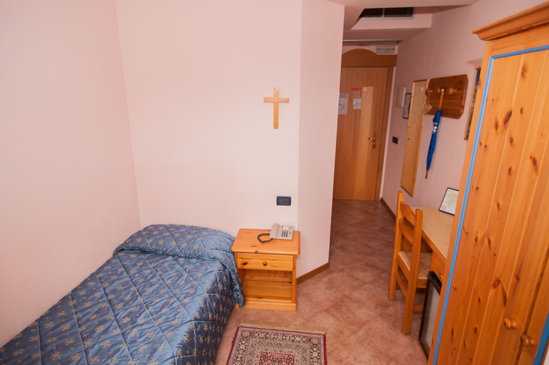 Bedroom 4, Vittoria, Trento