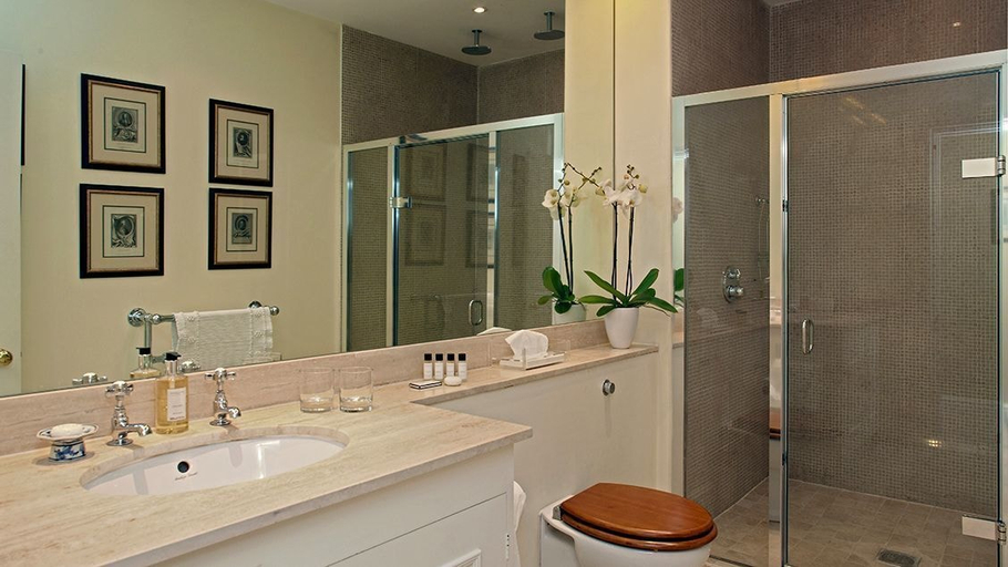 Bathroom 4, Weir Cottage, Oxfordshire