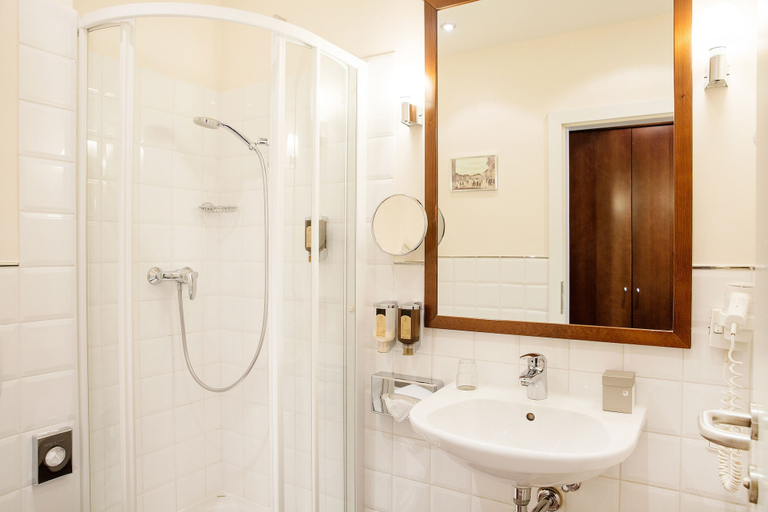 Bathroom 4, Hotel Sandwirth, Klagenfurt