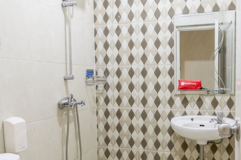 Bedroom 5, RedDoorz Plus near Tambun Station, Bekasi