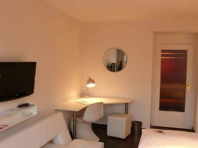 Bedroom 5, Cityhotel Monopol, Hamburg