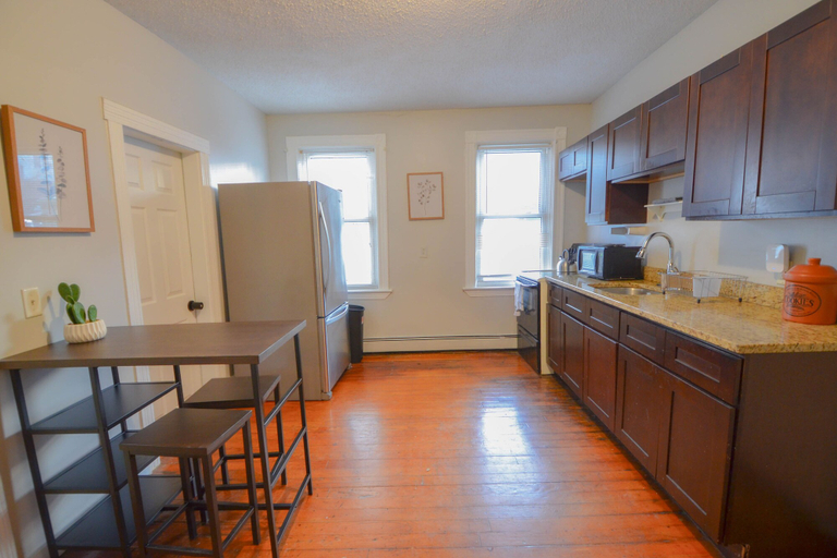 Others 4, Lovely 3-Bedroom Apt with free parking, Providence