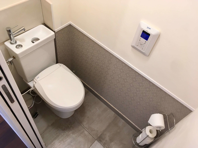 Bathroom 5, Les Voisins de l'Illet, Ille-et-Vilaine