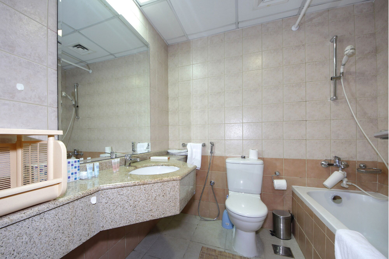 Bathroom, Cozy 1BR in Marina Walk with Balcony, Dubai