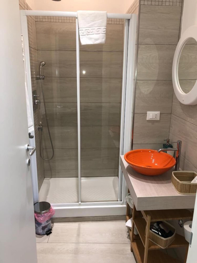 Bathroom 5, B&B Le Meduse, Rome