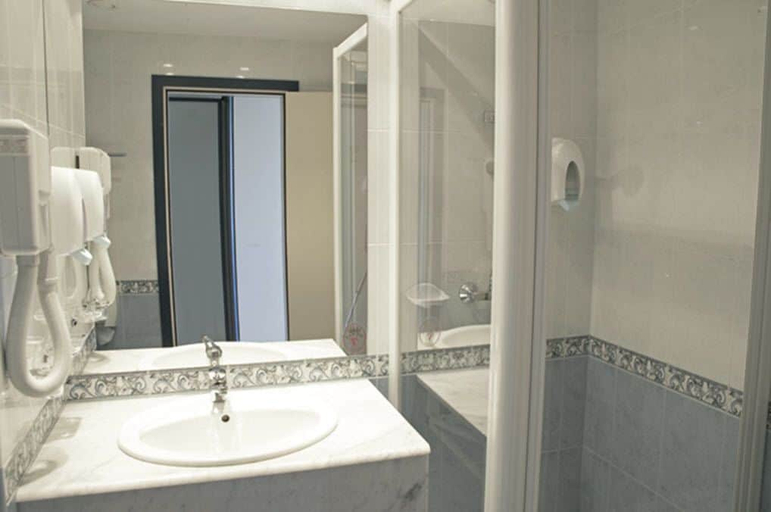 Bathroom 3, Hotel Dolphin, Varna