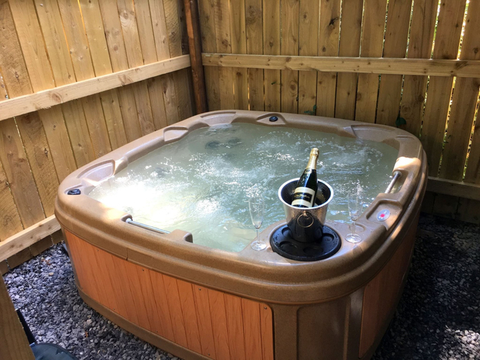 Bathroom, Primrose 19 Hot Tub, Carmarthenshire