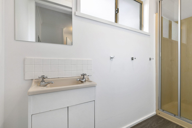 Bathroom, Beauty AND THE Peace - Inlet Side, Bass Coast  Bal