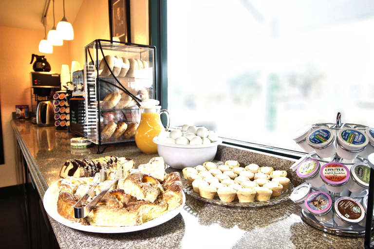 Food & Drinks 5, Peach Tree Inn & Suites, Gillespie