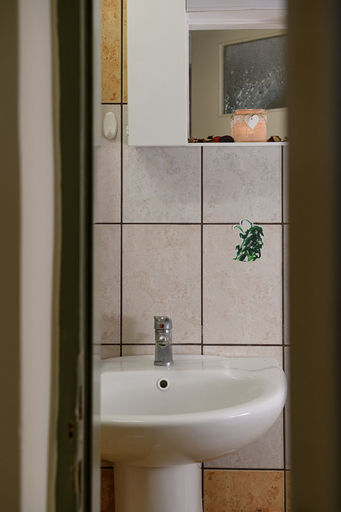 Bathroom sink, Petrakis Maisonette Near The Sea, Faistos