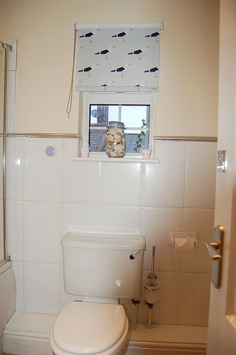 Bathroom 3, Saint Cadfans Lodge, Gwynedd