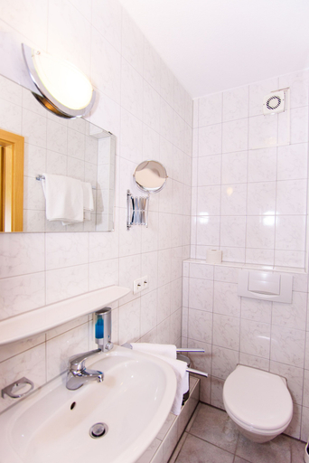 Bathroom 5, Hotel Bohn, Reutlingen