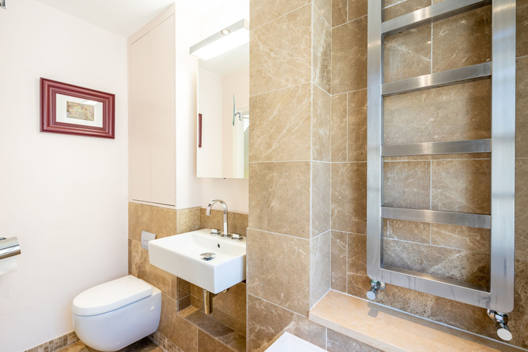 Bathroom 4, Murphys place, Bath and North East Somerset