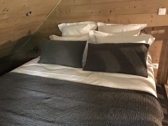 Bedroom 2, Au Sommet des Narcisses, Savoie