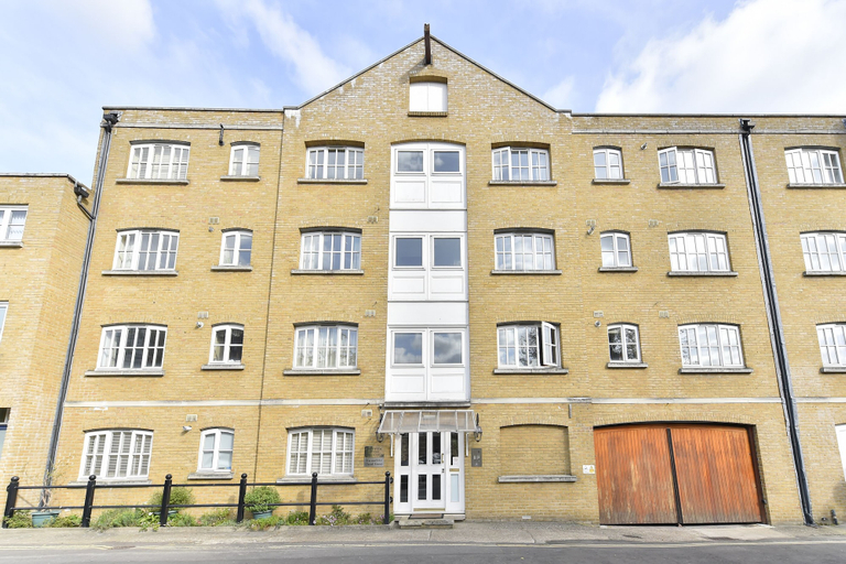 Exterior & Views 2, Beautiful flat with terrace, London