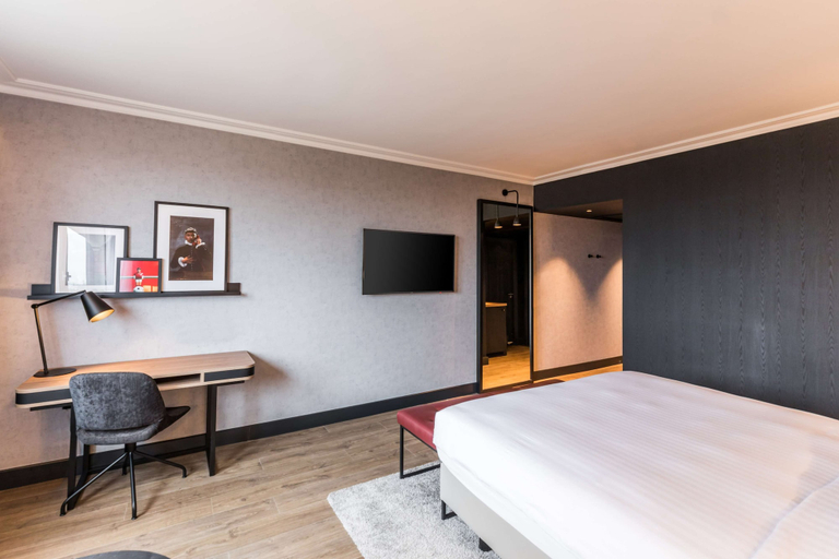Bedroom 4, Radisson RED Hotel London Heathrow, London