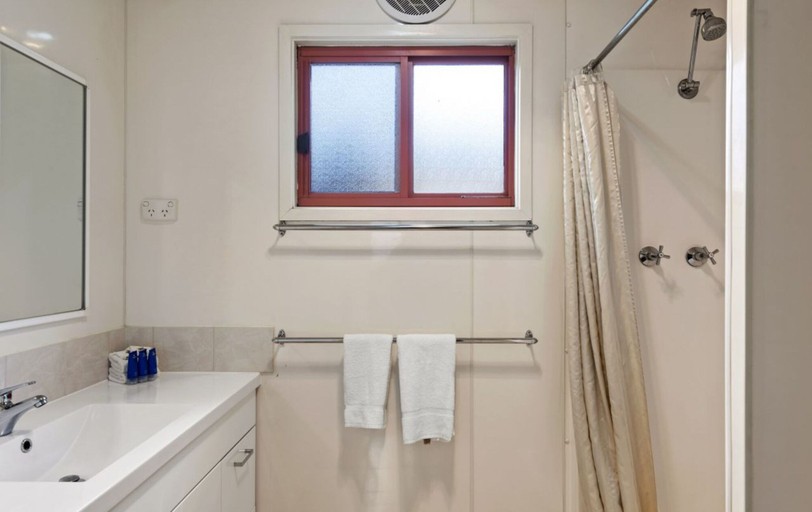 Bathroom 4, Discovery Parks - Melbourne, Melbourne