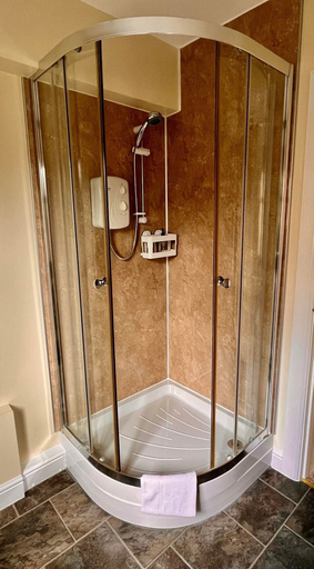 Bathroom 3, Alcuin Lodge, York