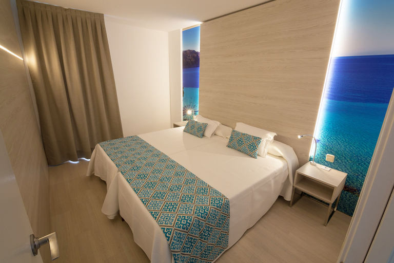 Bedroom 3, Aparthotel Novo Mar, Baleares