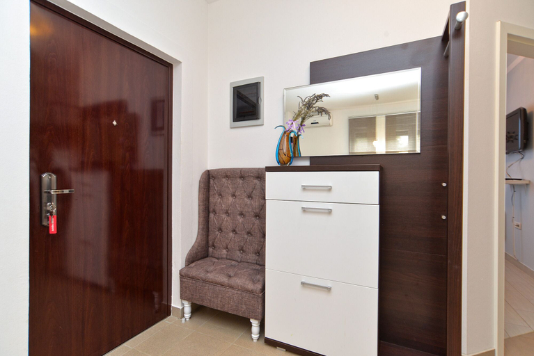 Others 5, Apartment 1977, Medulin