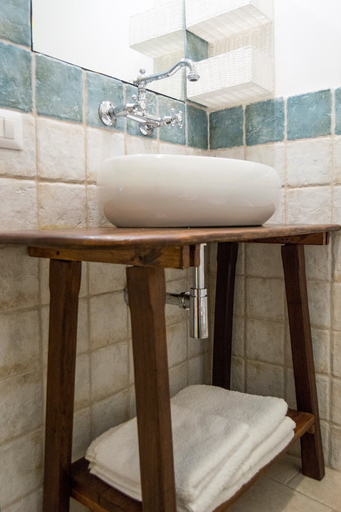 Bathroom 3, REFUGE OF THE PAGANI, Brindisi