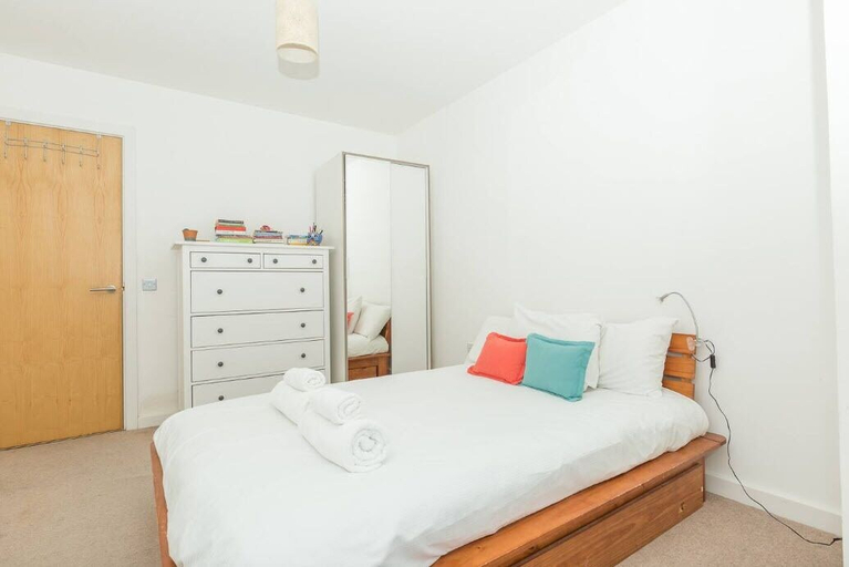 Bedroom 2, Centrally Located Spacious Flat, London