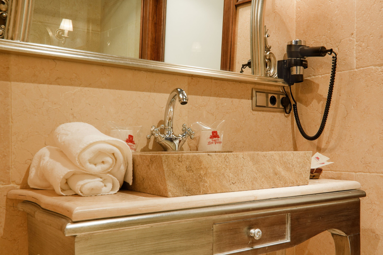 Bathroom 4, Hospederia de los Parajes, Álava