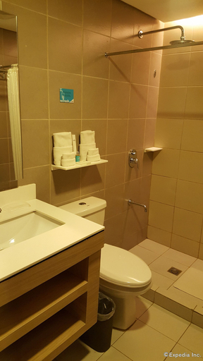 Bathroom 3, Microtel by Wyndham Baguio, Baguio City