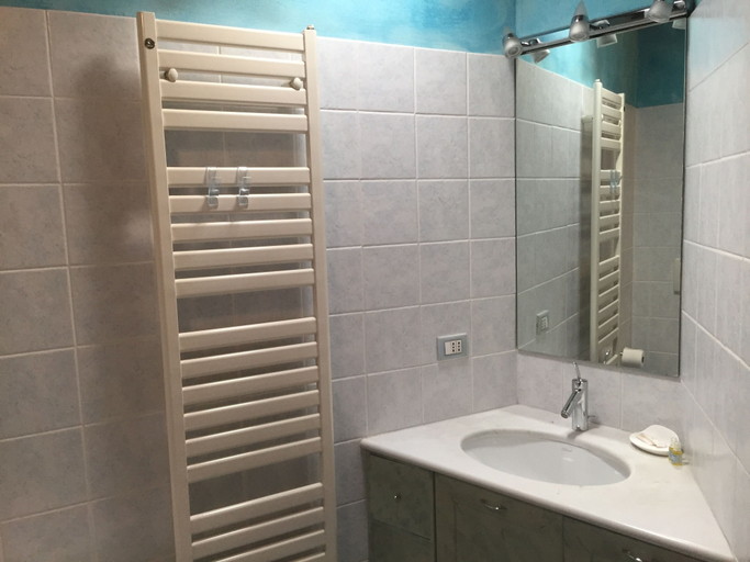 Bathroom 5, B&B Treviglio, Bergamo