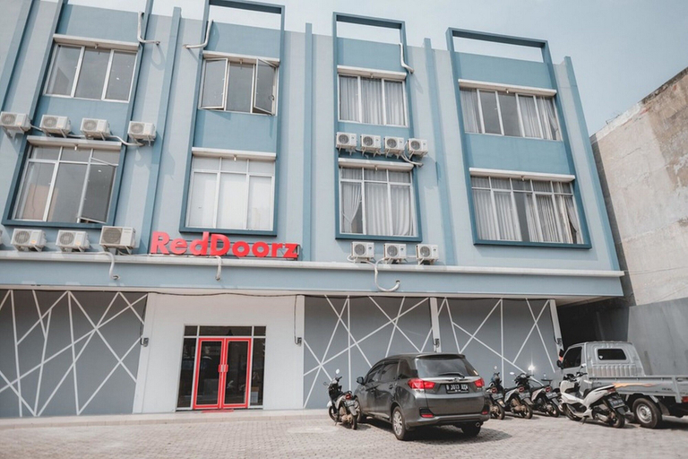 Exterior & Views 1, Formerly Reddoorz Plus @ Otista Raya Ciputat, South Tangerang