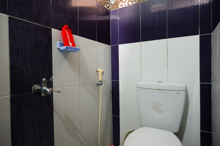Bedroom 4, RedDoorz Syariah near Menara Kudus, Kudus