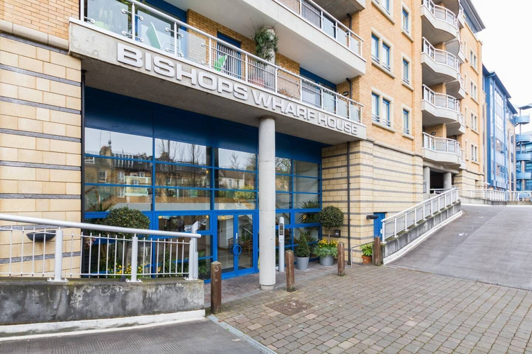 Exterior & Views, Cosy 1-bed Battersea Riverside Apartment, London