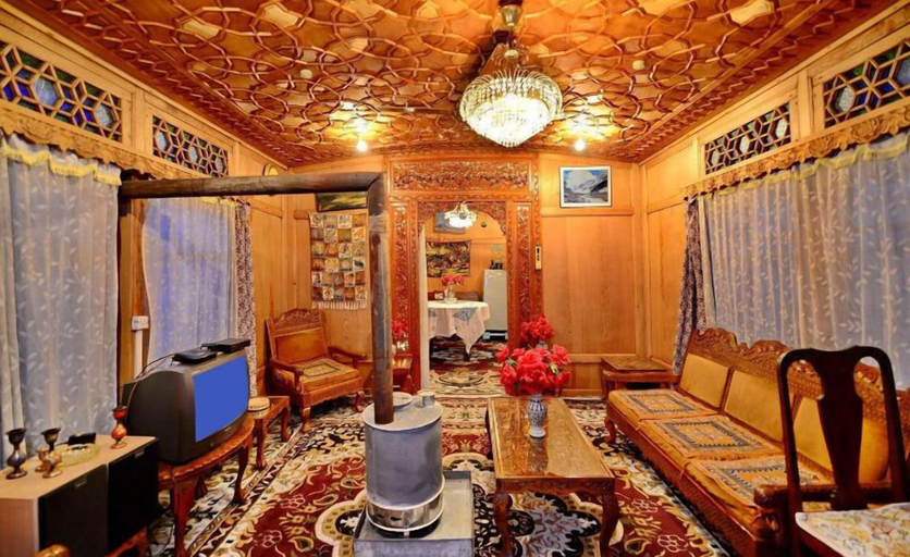 Others 4, Golden Crest Houseboats, Srinagar