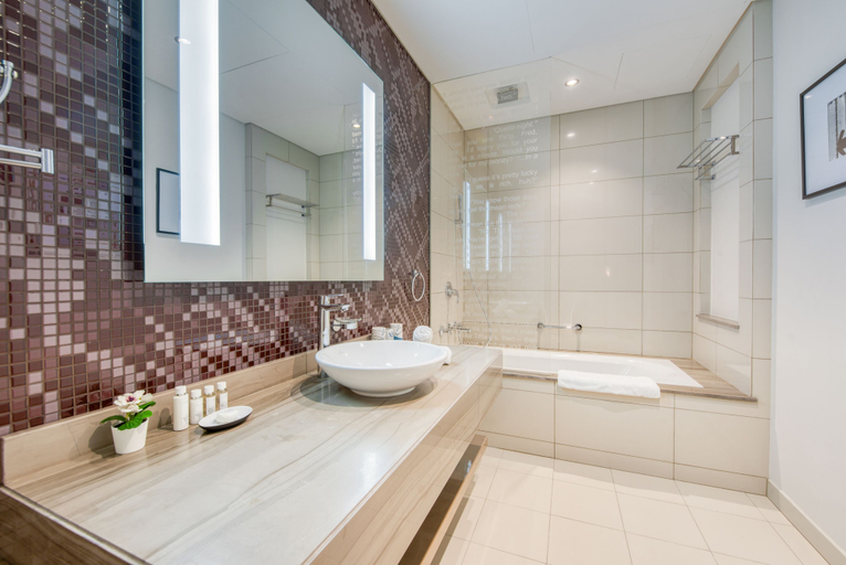 Bathroom 4, Maison Privee - Cool Dubai Apt next Burj Khalifa & Design District, Dubai