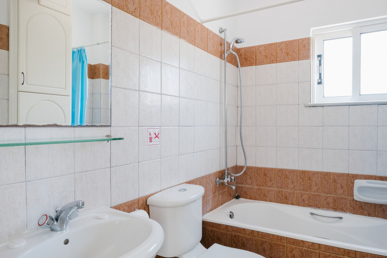 Bathroom 4, Cleopatra Villa