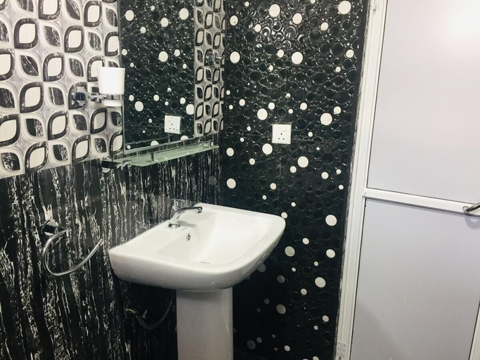 Bathroom 3, Grand Star Guest House, Eravur Town