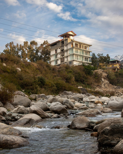 Exterior & Views, Manuni Inn - Riverside Hotel, Kangra