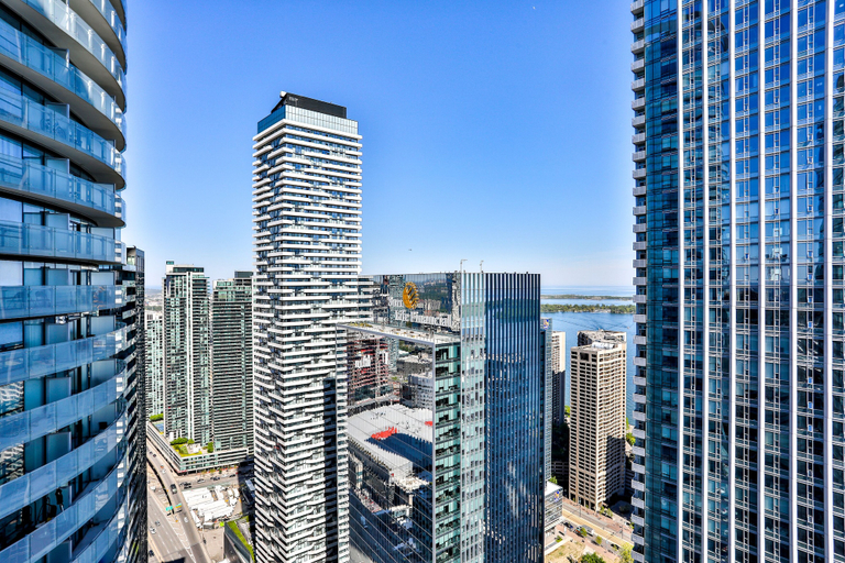 Exterior & Views 2, Brilliant High-Rise 2 Bed and Parking, Toronto